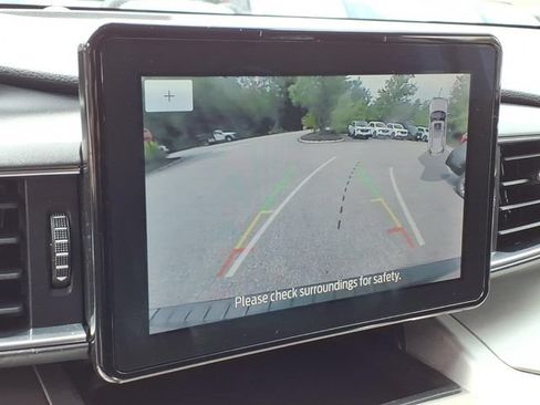 Used 2021 Ford Explorer XLT w/ Equipment Group 202A AWD/4WD image 25