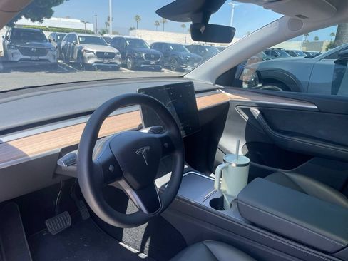 Used 2024 Tesla Model Y Long Range AWD/4WD image 17