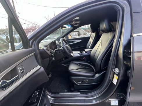 Used 2019 Lincoln Nautilus Premier image 28