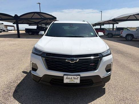 Used 2023 Chevrolet Traverse RS FWD image 2