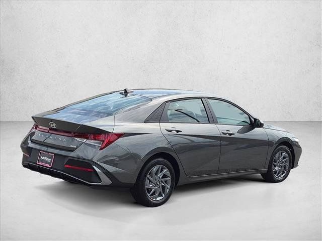 New 2026 Hyundai Elantra Hybrid FWD image 2