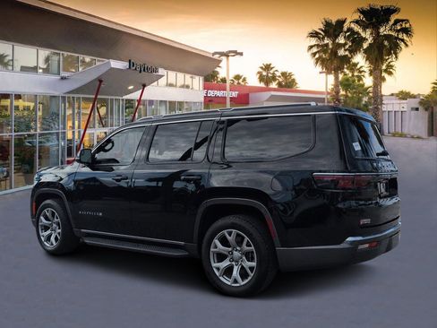Used 2022 Jeep Wagoneer Series II RWD image 5