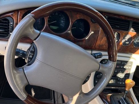 Used 2001 Jaguar XK8 Coupe image 14