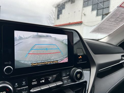 Certified 2023 Toyota Highlander L image 22