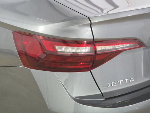 Used 2023 Volkswagen Jetta SE FWD image 30