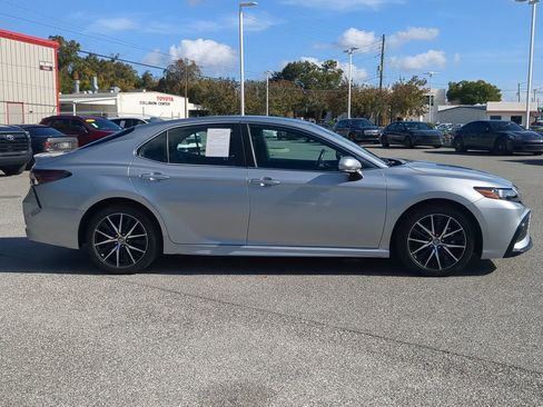 Used 2023 Toyota Camry SE image 12