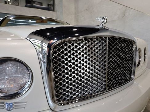 Used 2010 Bentley Azure T RWD image 13