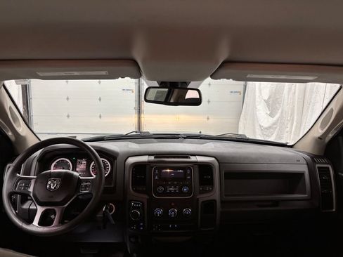 Used 2018 RAM 1500 Express AWD/4WD image 32