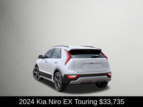 Used 2024 Kia Niro EX Touring image 5