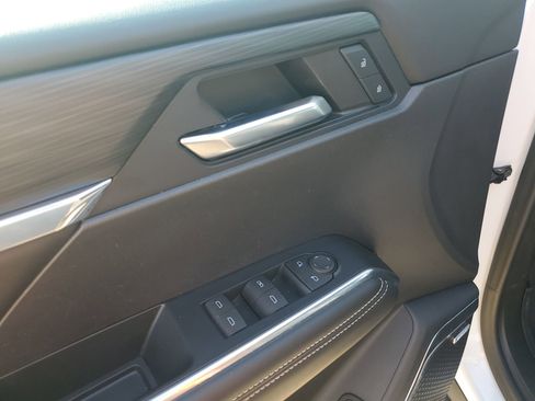 Used 2024 GMC Acadia Elevation image 30