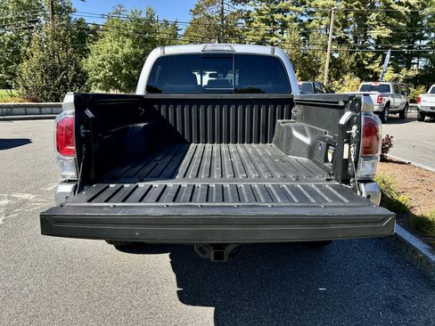 Used 2021 Toyota Tacoma TRD Off-Road image 11