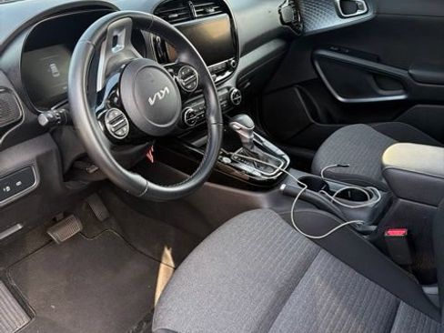 Used 2024 Kia Soul EX FWD image 3