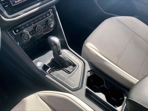Used 2020 Volkswagen Tiguan SE FWD image 16