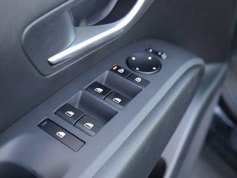 Used 2025 Hyundai Tucson SE image 17