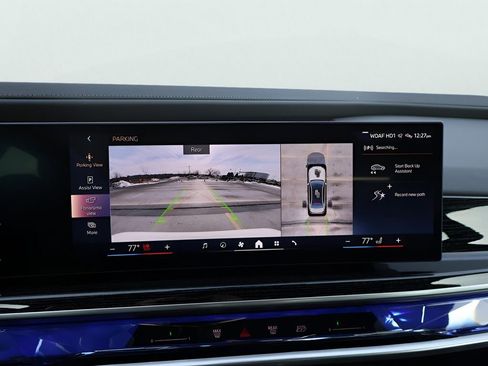 Used 2025 BMW 740i xDrive w/ Premium Package image 25