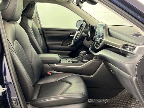 Used 2021 Toyota Highlander XLE image 19