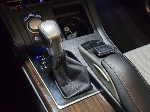 Used 2016 Lexus ES 300h w/ Luxury Package w/Wood Trim FWD image 15