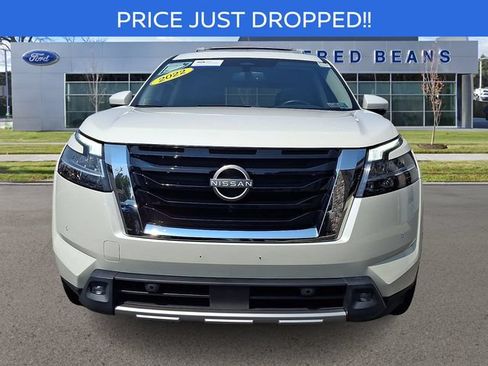 Used 2022 Nissan Pathfinder SL w/ SL Premium Package AWD/4WD image 2