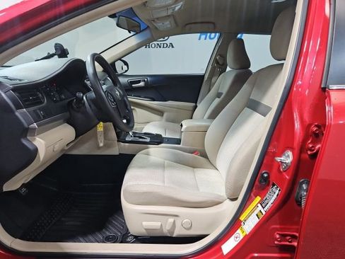 Used 2014 Toyota Camry LE image 12