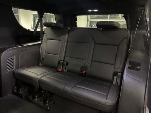 Used 2023 Chevrolet Suburban High Country image 15