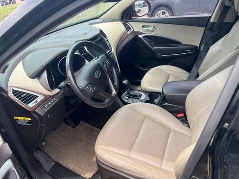 Used 2017 Hyundai Santa Fe SE w/ SE Premium Package 02 FWD image 2