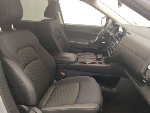 Used 2024 Nissan Pathfinder S FWD image 21