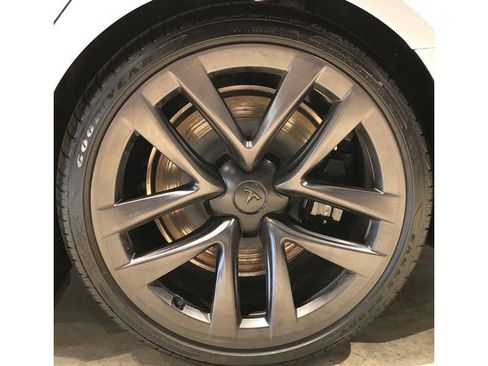 Used 2024 Tesla Model S image 12