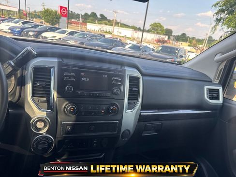 Used 2018 Nissan Titan SV AWD/4WD image 16