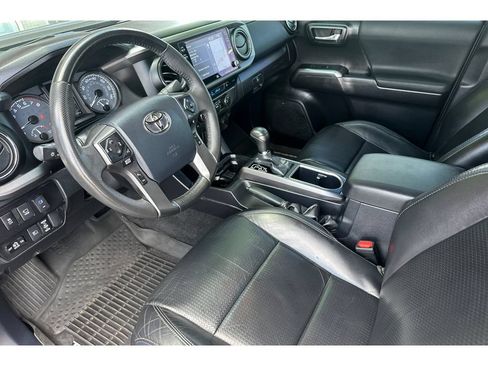 Used 2020 Toyota Tacoma TRD Off-Road w/ TRD Premium Off Road Package AWD/4WD image 10