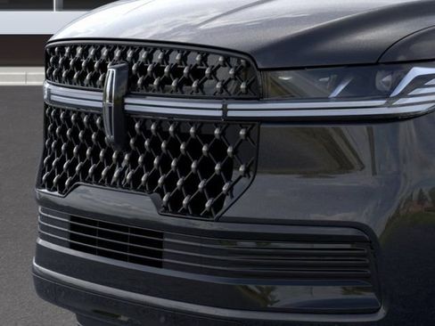New 2026 Lincoln Navigator Black Label AWD/4WD image 17