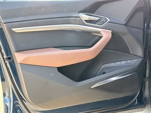 Used 2019 Audi e-tron Premium Plus image 8