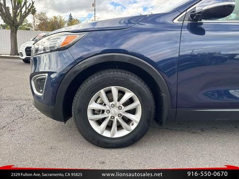 Used 2017 Kia Sorento FWD image 10