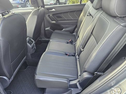 Used 2022 Volkswagen Tiguan SE R-Line image 14