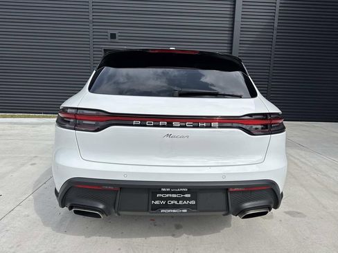 Certified 2025 Porsche Macan image 12