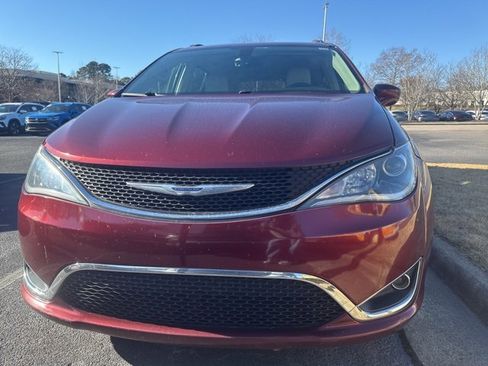 Used 2019 Chrysler Pacifica Touring-L image 6