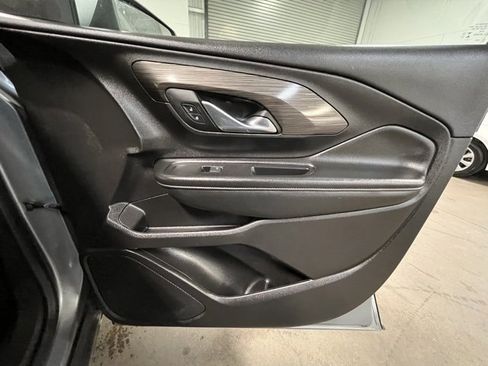 Used 2024 GMC Terrain SLE image 12