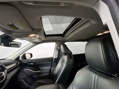 Used 2023 Toyota Highlander XLE image 21