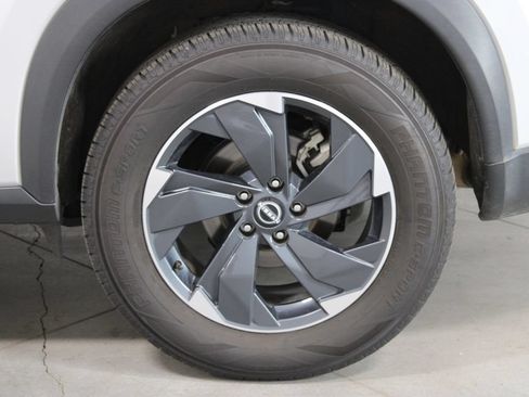 Used 2024 Nissan Rogue SV AWD/4WD image 17