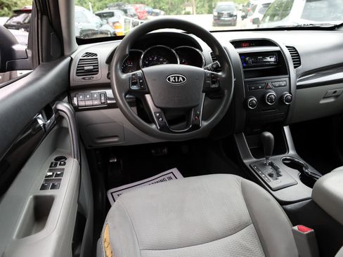 Used 2013 Kia Sorento LX w/ Third Row Pkg image 15