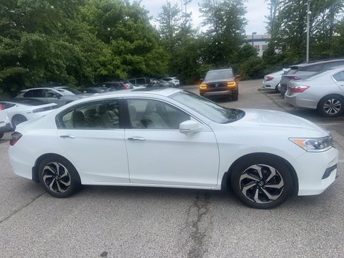 Used 2017 Honda Accord EX image 23