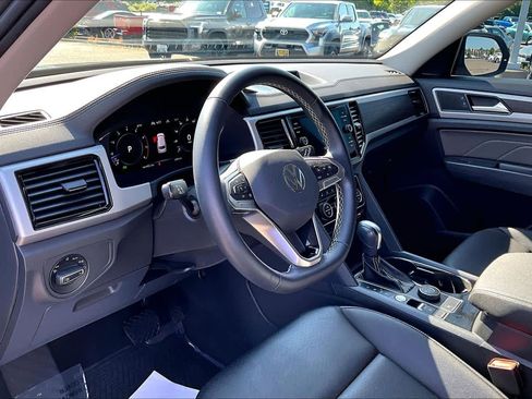 Used 2023 Volkswagen Atlas SE w/ Panoramic Sunroof Package AWD/4WD image 17