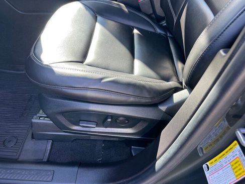 Certified 2022 Ford Explorer XLT w/ Equipment Group 202A image 8