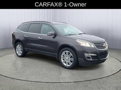 Used 2015 Chevrolet Traverse LT w/ Style and Technology Package image 2