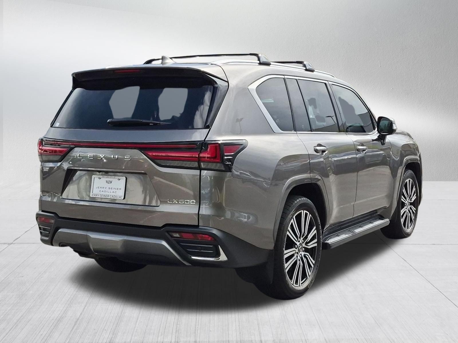 Used 2024 Lexus LX 600 4WD w/ Luxury Package image 6