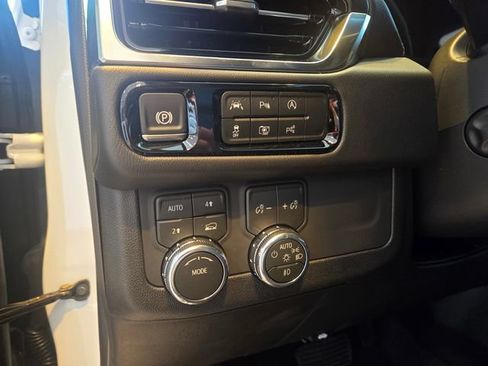 New 2026 GMC Yukon Denali AWD/4WD image 12