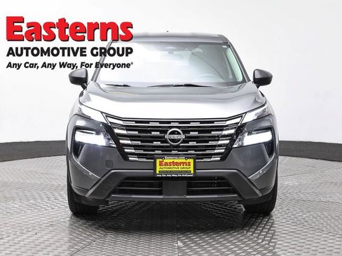 Used 2024 Nissan Rogue S AWD/4WD image 2