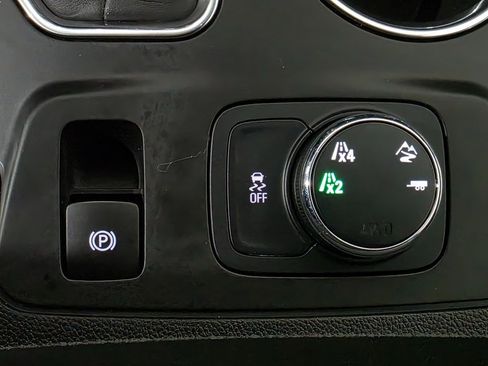 Used 2021 Chevrolet Traverse LT image 37