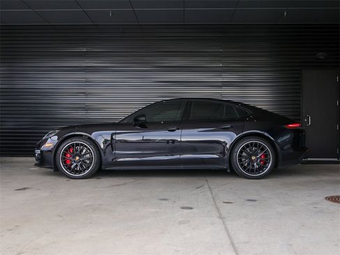 Certified 2023 Porsche Panamera GTS image 2