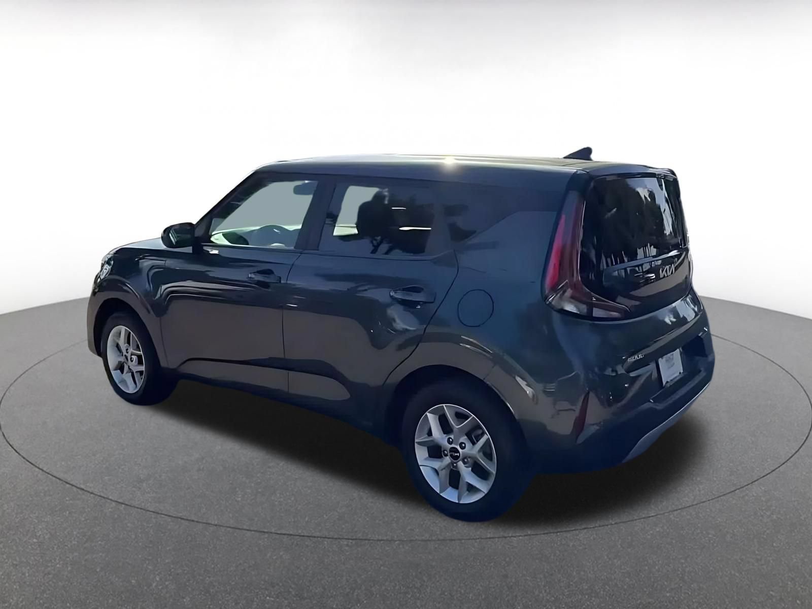 Used 2025 Kia Soul LX w/ LX Technology Package FWD image 9