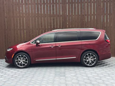 Used 2021 Chrysler Pacifica Limited w/ Uconnect Theater Family Group AWD/4WD image 18